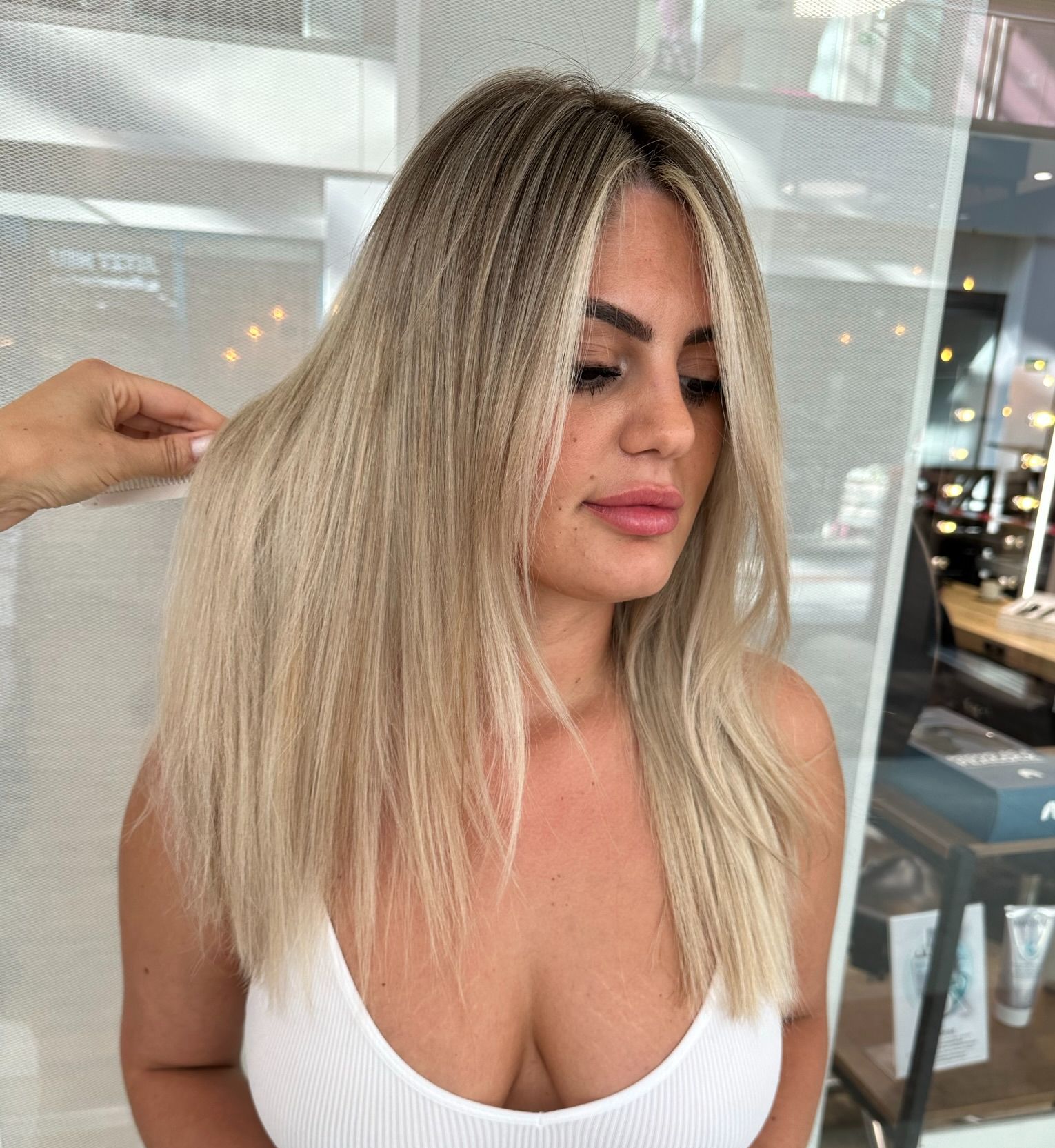 White Chocolate Balayage🤍🍫 Diese zarte Haarfarbe verleiht deinem Look eine helle, cremige Note 🌸