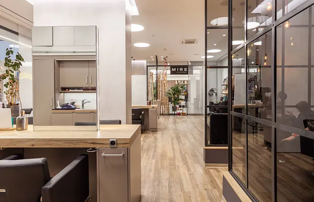 MIREL FRISEURE NordWestZentrum – Innenansicht