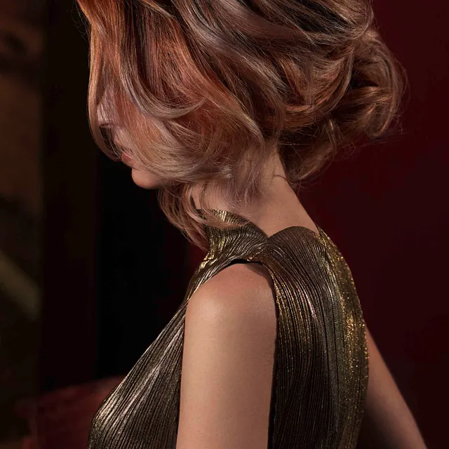 Auf dieser Seite werden Fotos von Models mit Haarverlängerung, Haarverdichtung oder Extensions gezeigt.