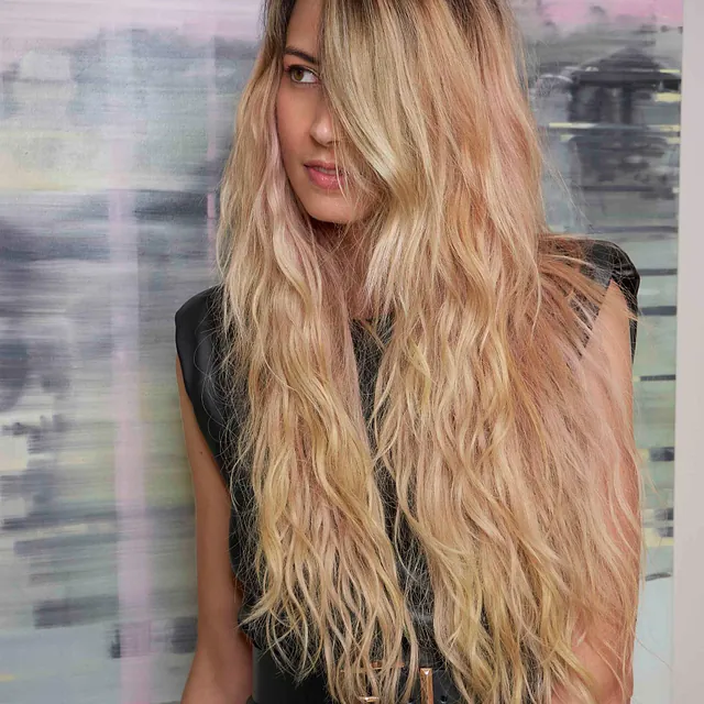 Extensions in Frankfurt am Main - Model mit Haarverlängerung